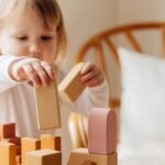 Autismo em Números: 7 Fatos do Censo e Sinais Iniciais para Observar