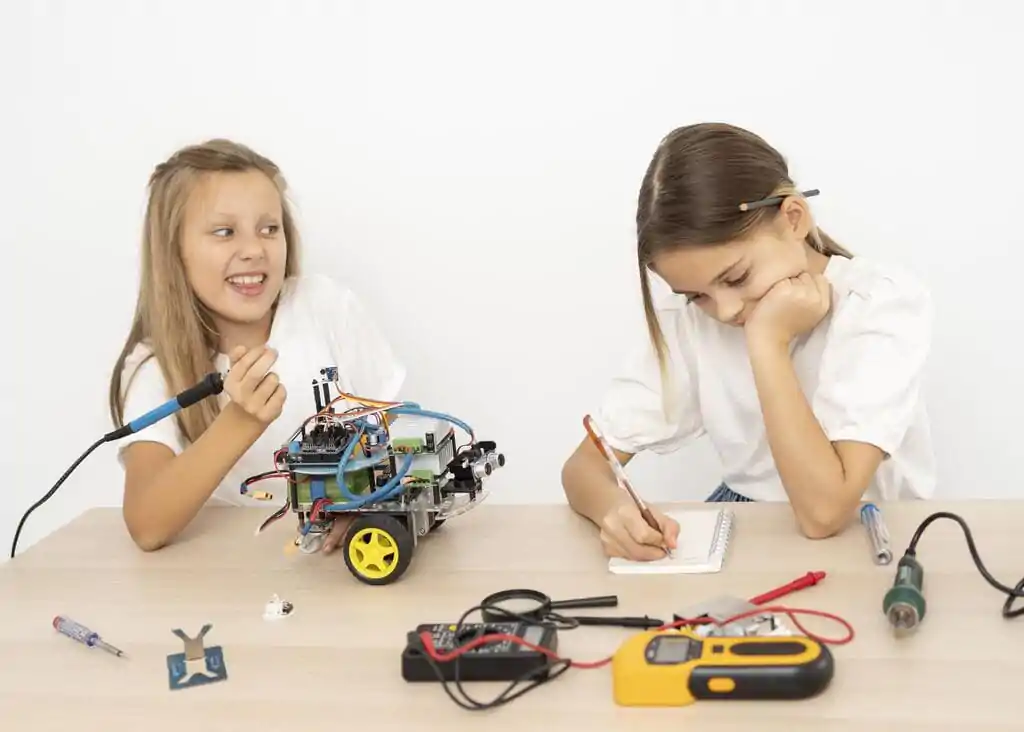 Crianças aprendendo robótica