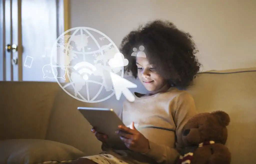 Criança interagindo com inteligência artificial na educacao